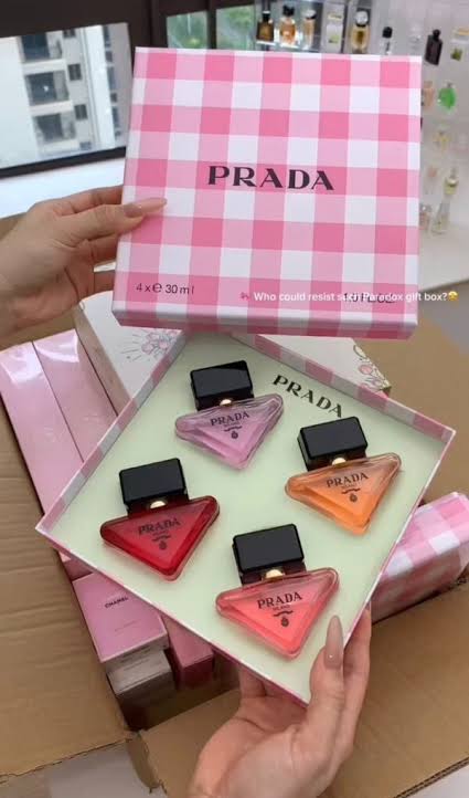 Prada Paradoxe Eau de Parfum Women's Fragrance Discovery Set 4Pic