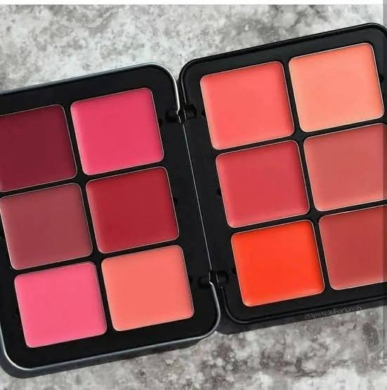CARLA SECRET CREAM BLUSH PALETTE. image 1