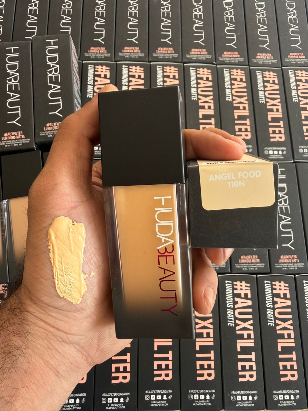 Huda Beauty Fauxfilter Foundation